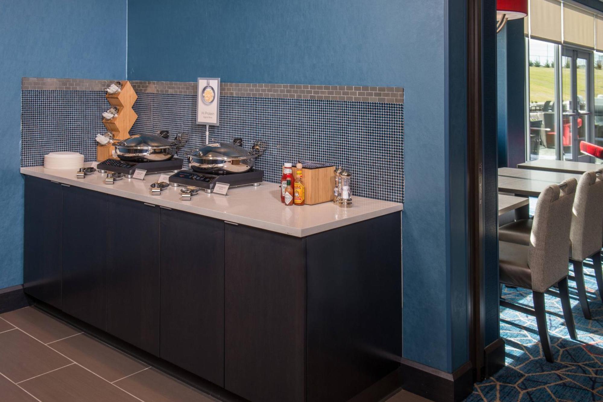 Towneplace Suites By Marriott Altoona Exteriör bild