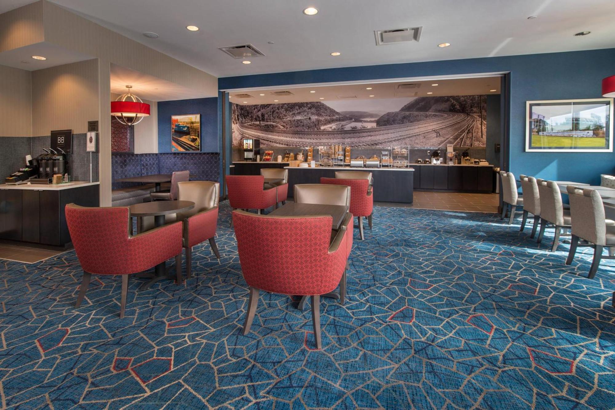 Towneplace Suites By Marriott Altoona Exteriör bild