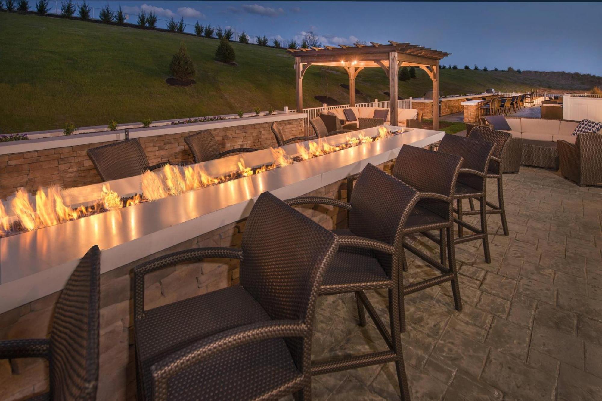Towneplace Suites By Marriott Altoona Exteriör bild
