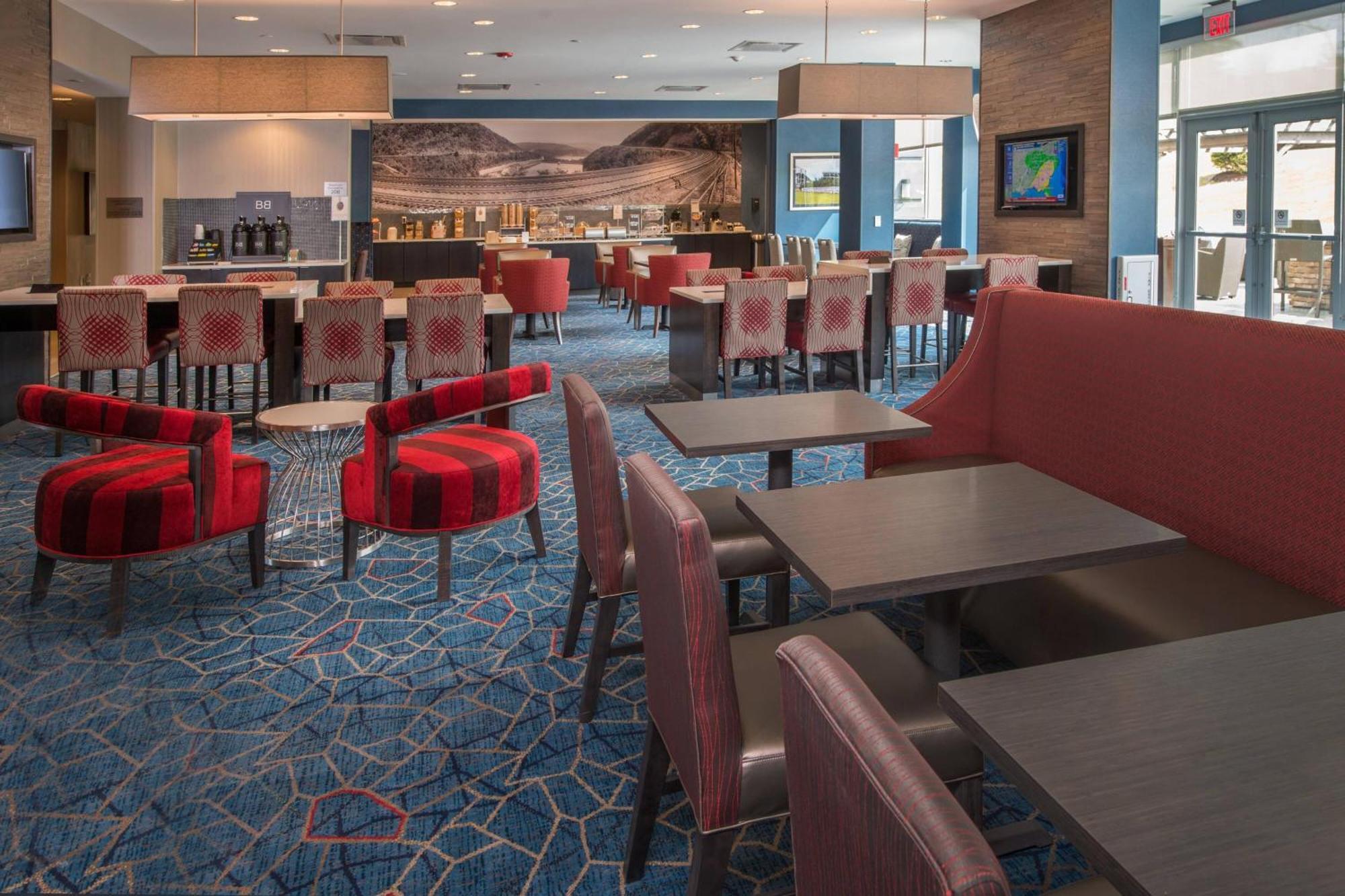 Towneplace Suites By Marriott Altoona Exteriör bild