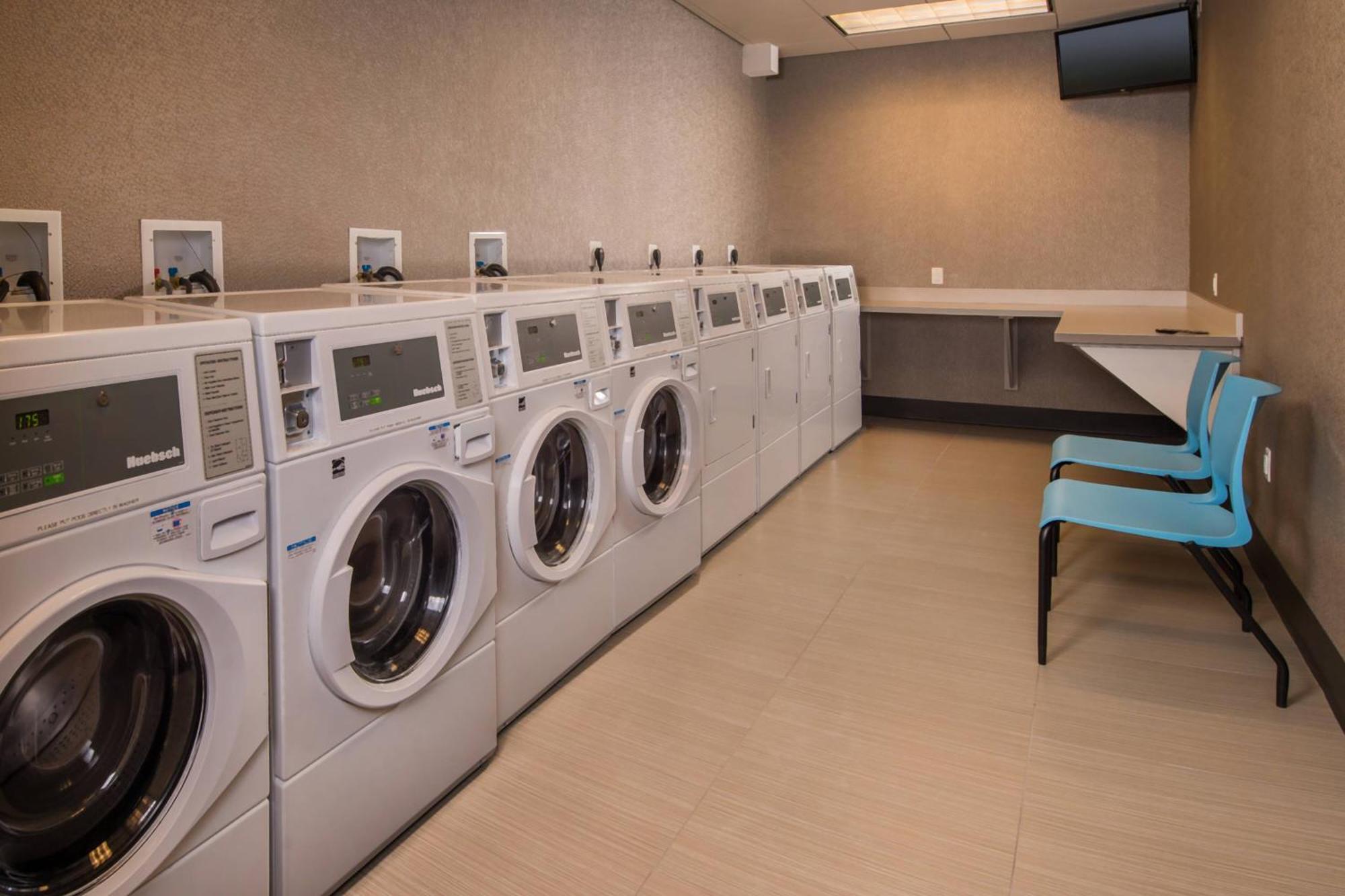 Towneplace Suites By Marriott Altoona Exteriör bild
