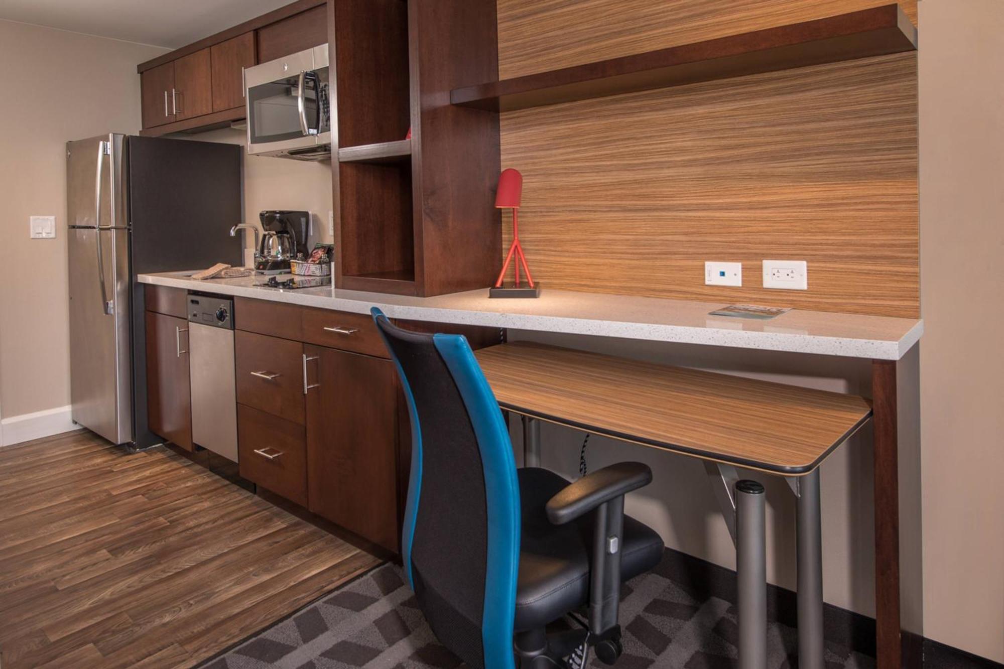 Towneplace Suites By Marriott Altoona Exteriör bild