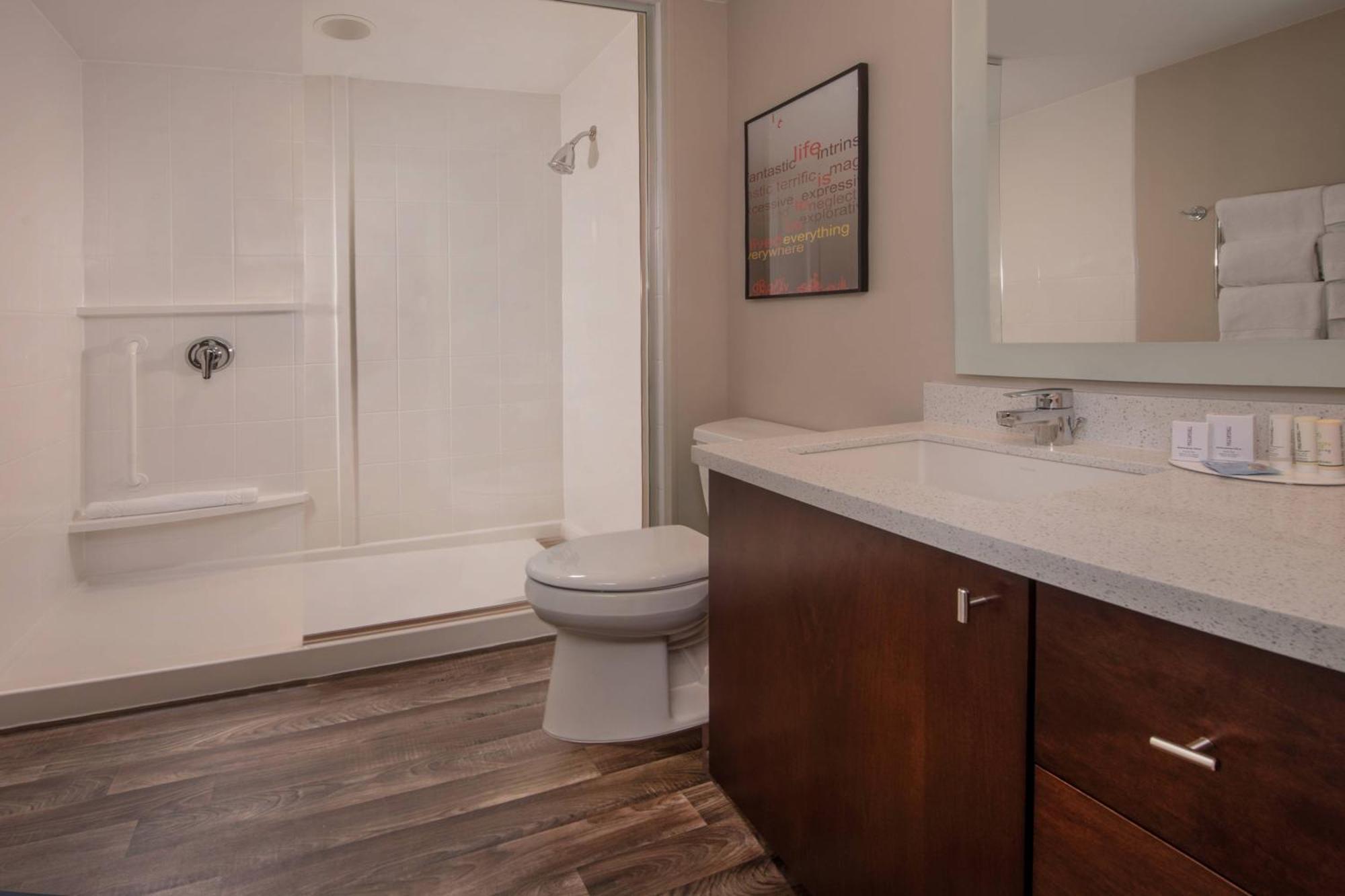 Towneplace Suites By Marriott Altoona Exteriör bild