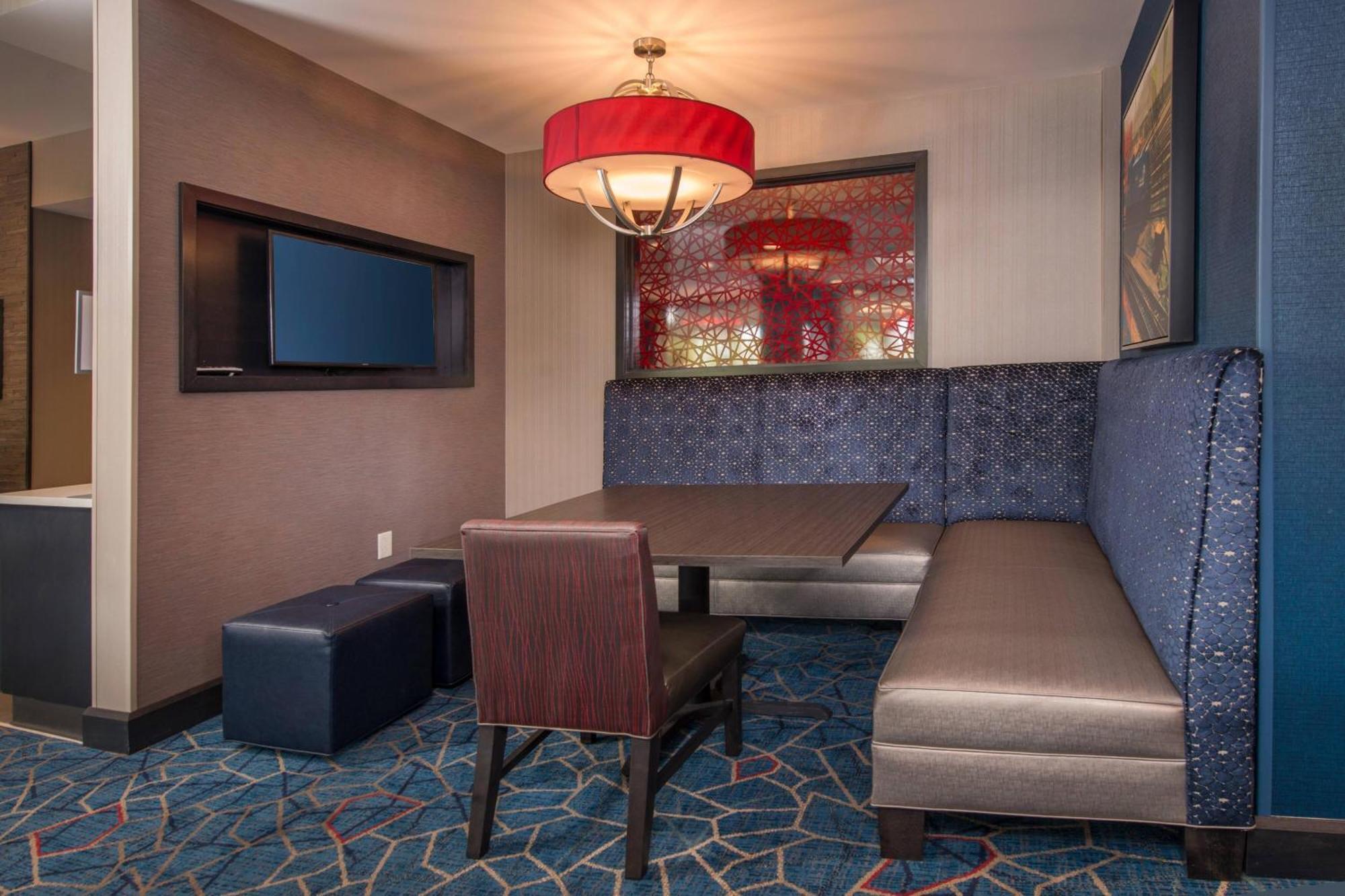Towneplace Suites By Marriott Altoona Exteriör bild