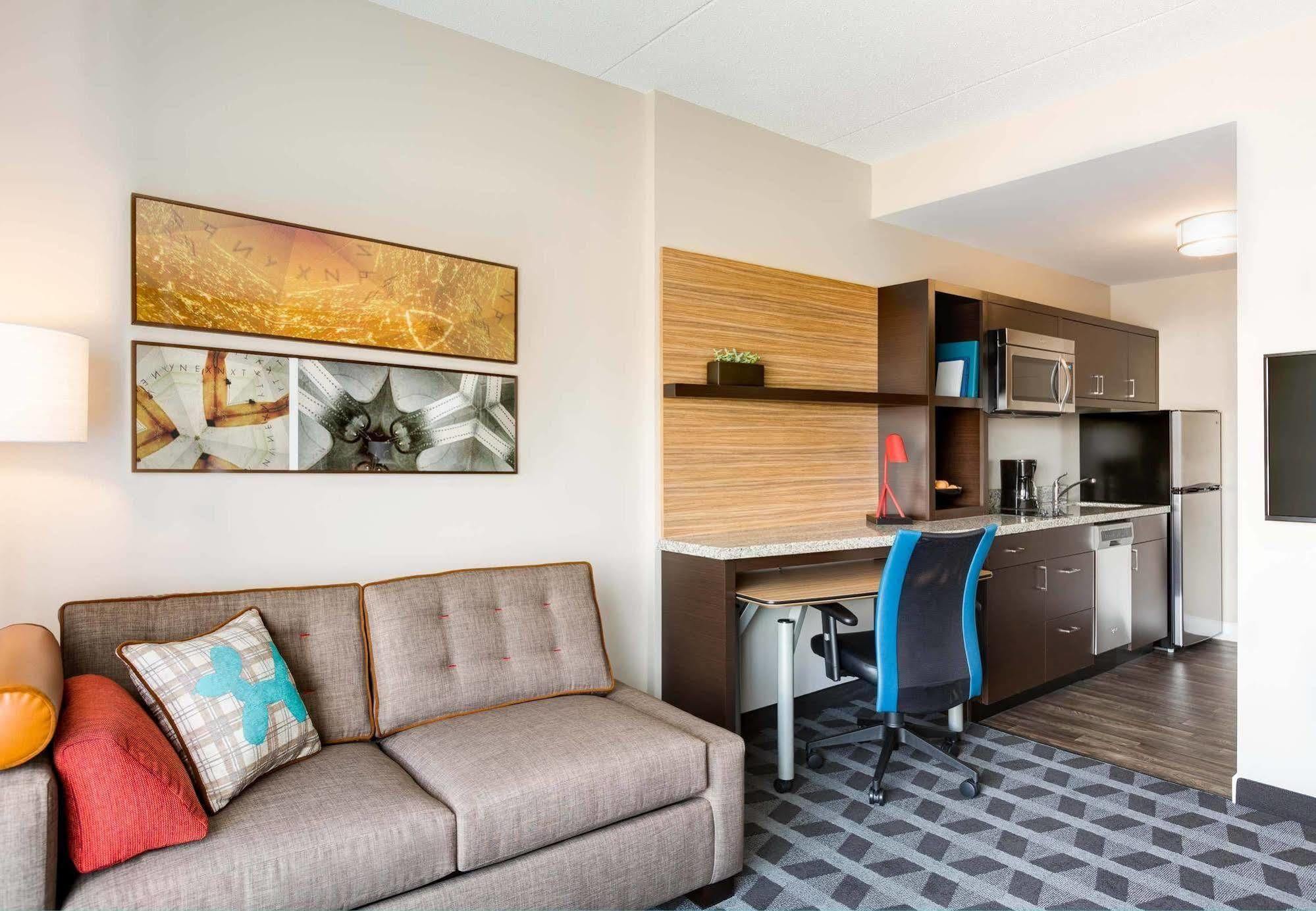 Towneplace Suites By Marriott Altoona Exteriör bild